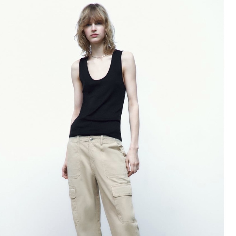 Two Round Neck Tank Tops - Picture 5 of 13